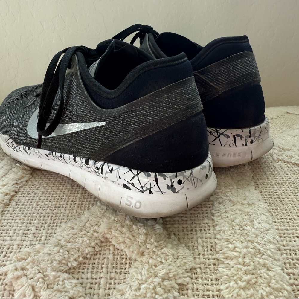 Nike Women’s TR MT 5.0 Nike Free Black & White Paint Splatter Athletic Sneakers - Picture 5 of 8
